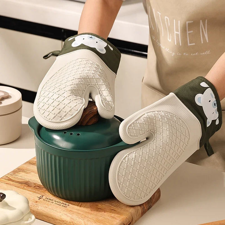 Silicone heat insulation gloves thickened, non-slip, high temperature oven gloves baking and scalding kitchen hand clamps